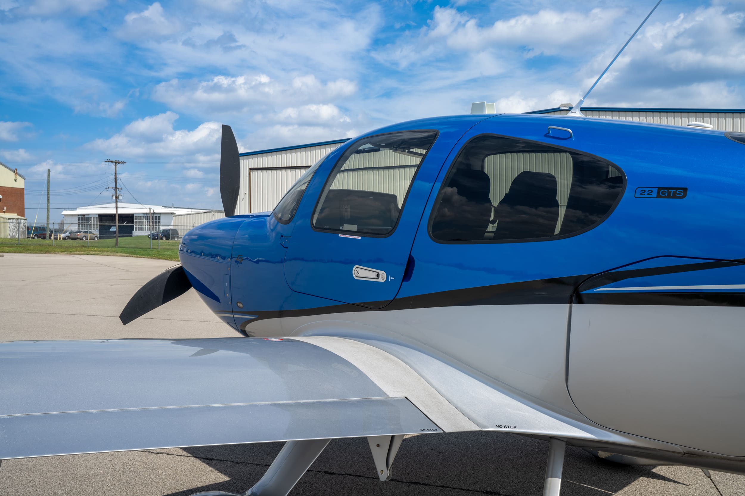 Cirrus flight training at Bowman Field