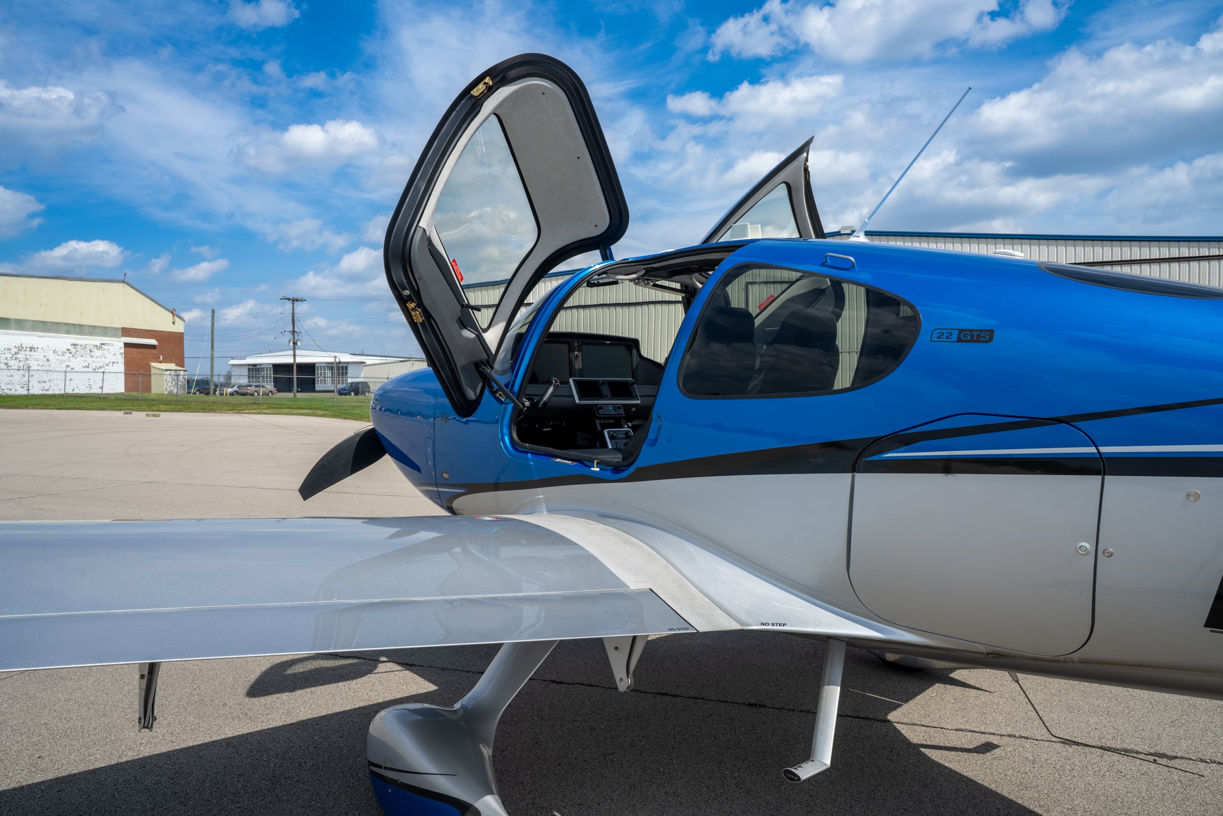 Cirrus flight training at Bowman Field