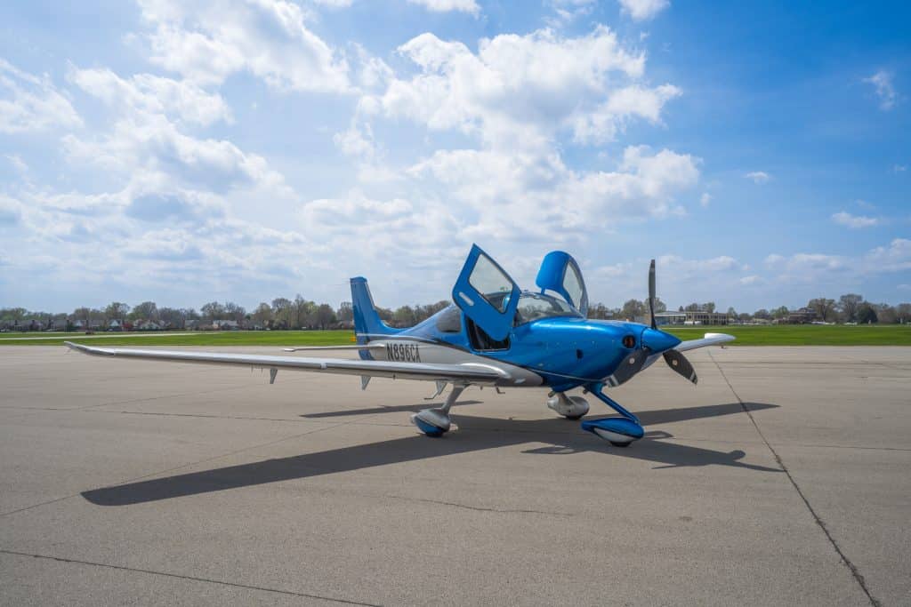 Cirrus flight training at Bowman Field