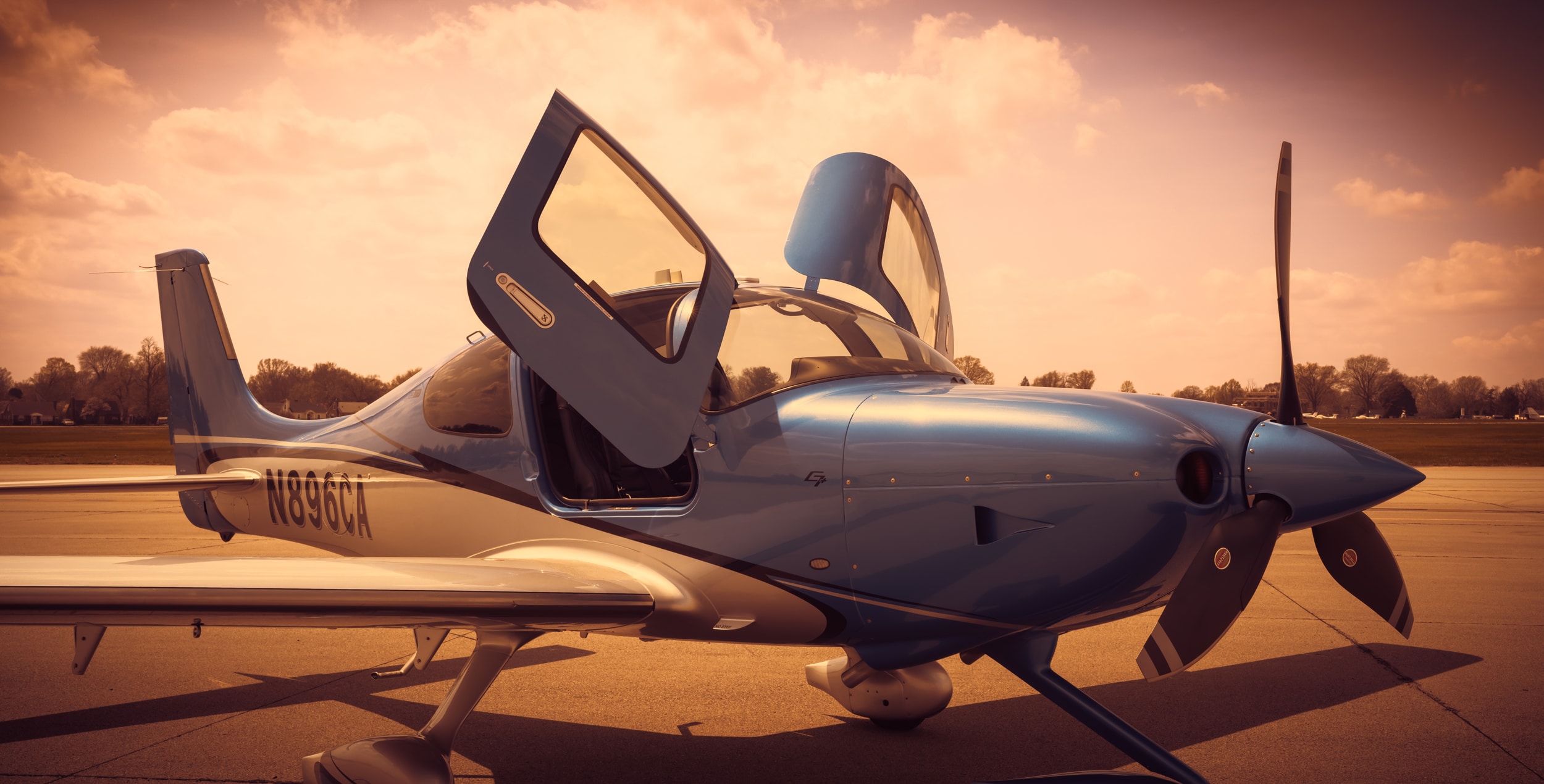 Cirrus flight training at Bowman Field
