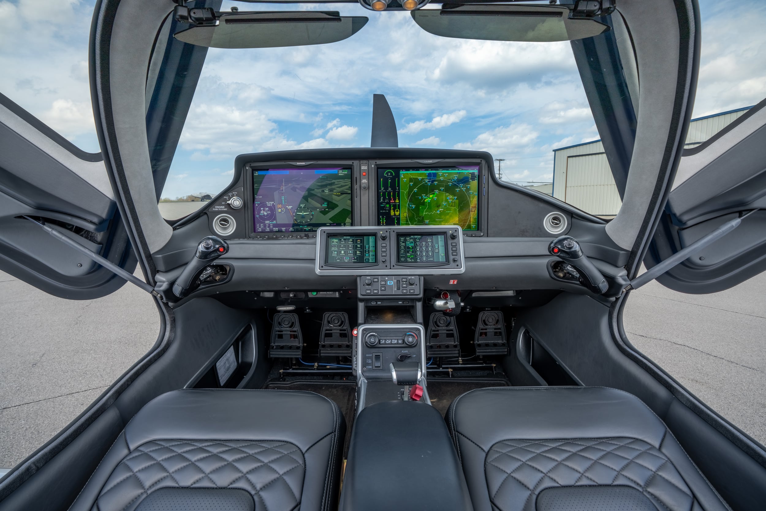 Cirrus flight training at Bowman Field