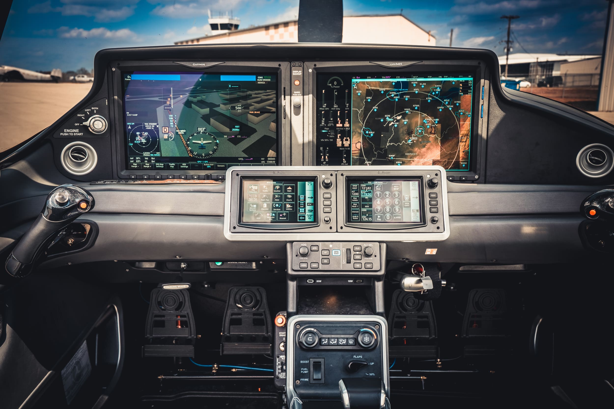 Cirrus flight training at Bowman Field