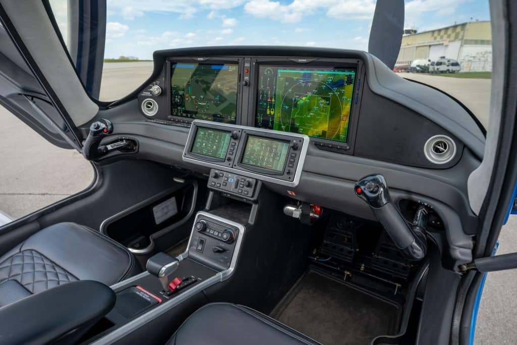 Cirrus flight training at Bowman Field