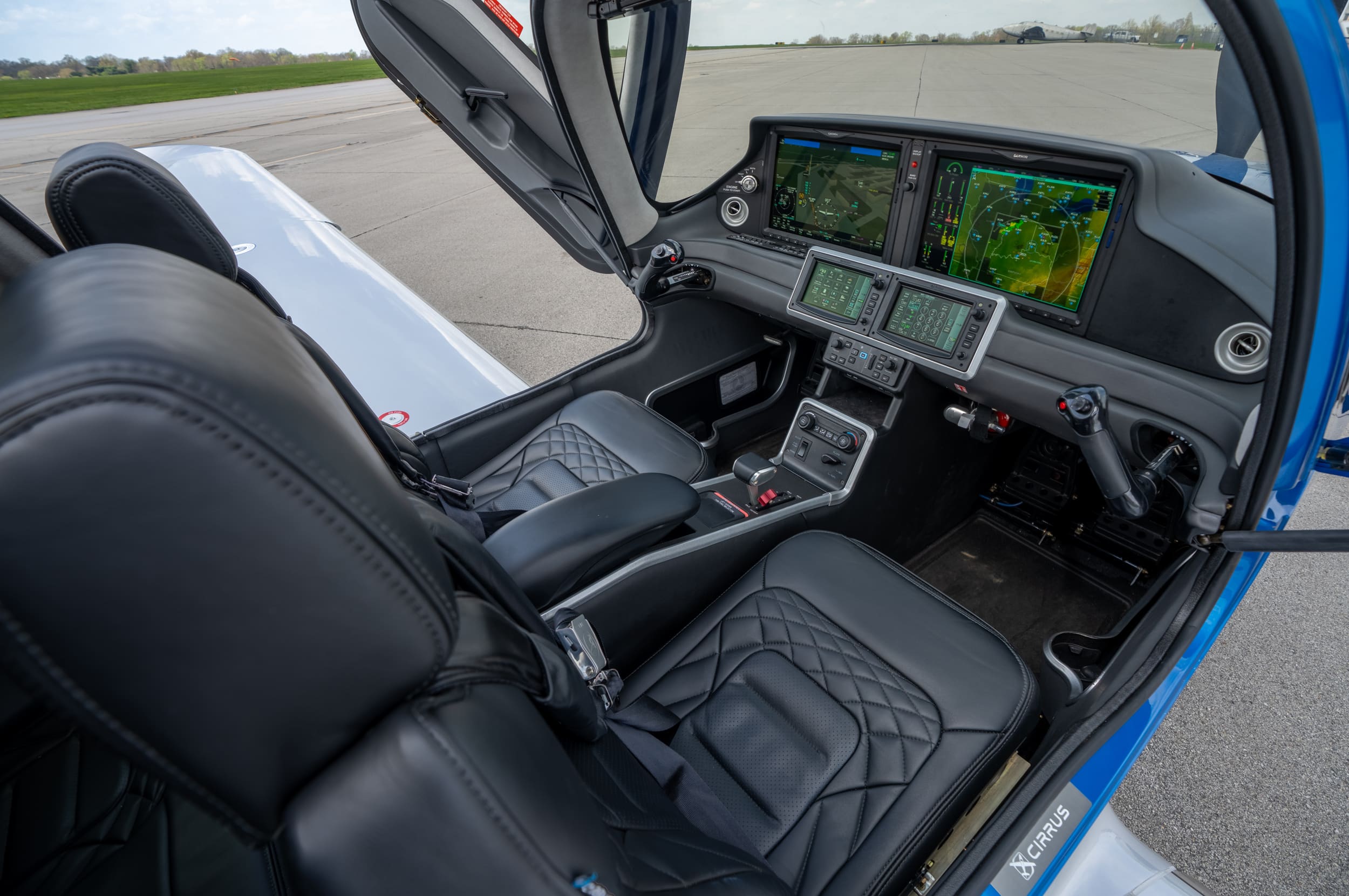 Cirrus flight training at Bowman Field