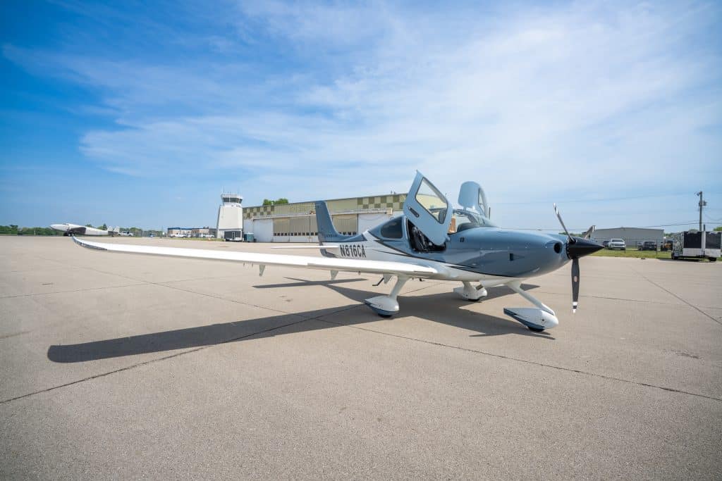 Cirrus Aircraft Rentals in Louisville