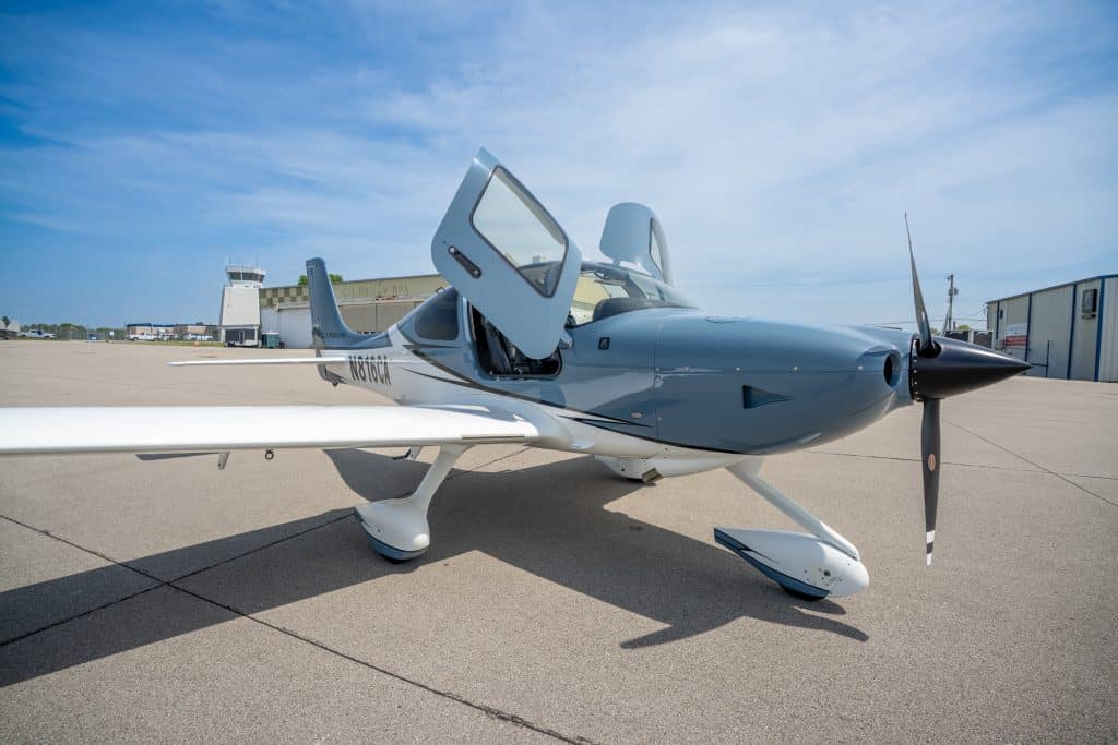 Cirrus Aircraft Rentals in Louisville