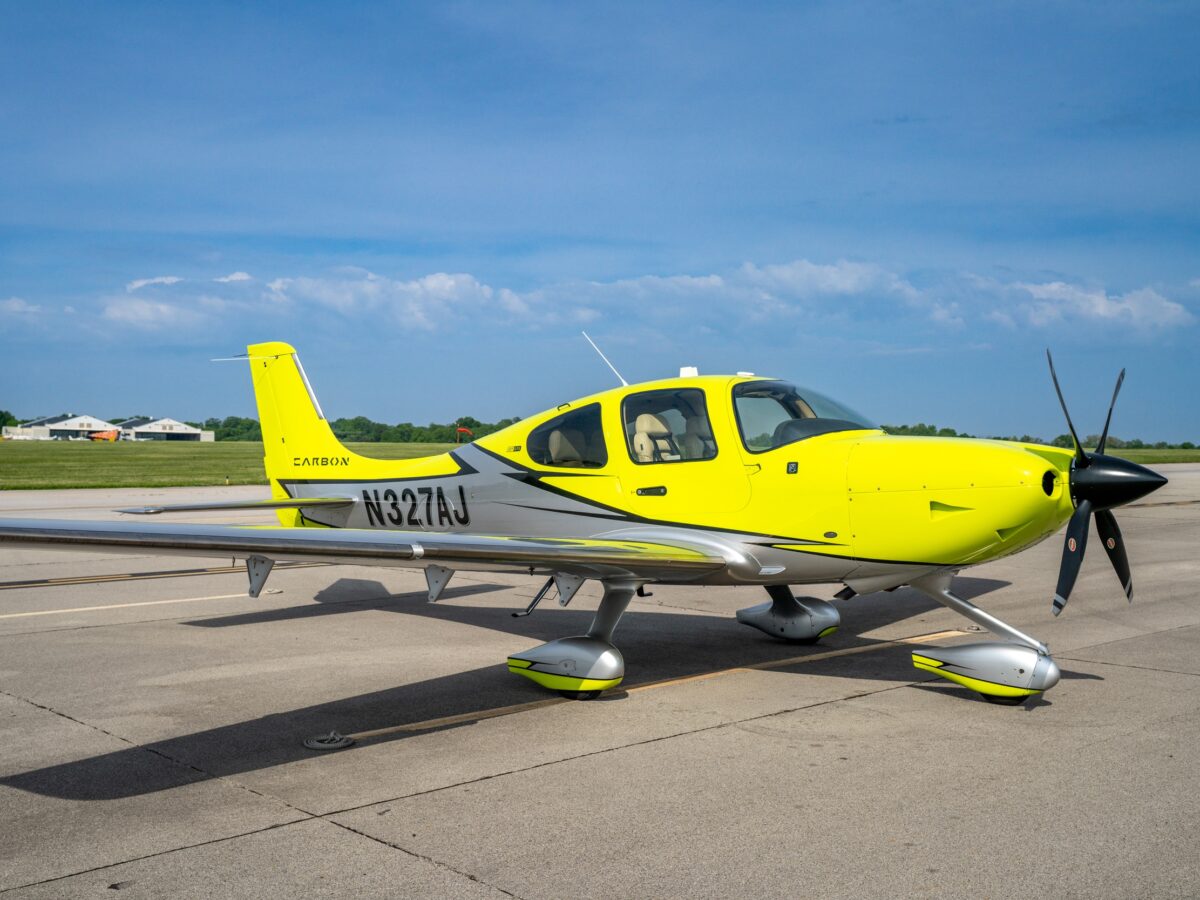 Cirrus Aircraft Rentals in Louisville-2 Cirrus flight training at Bowman Field