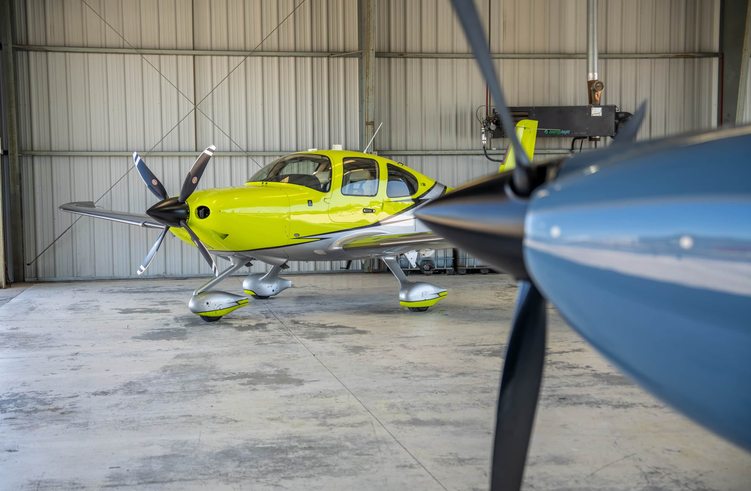 Cirrus SR20 training aircraft in Louisville, KY