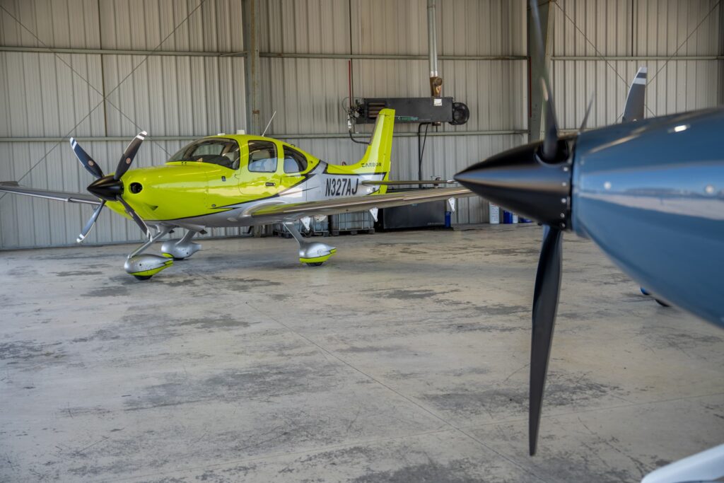Cirrus SR20 training aircraft in Louisville, KY