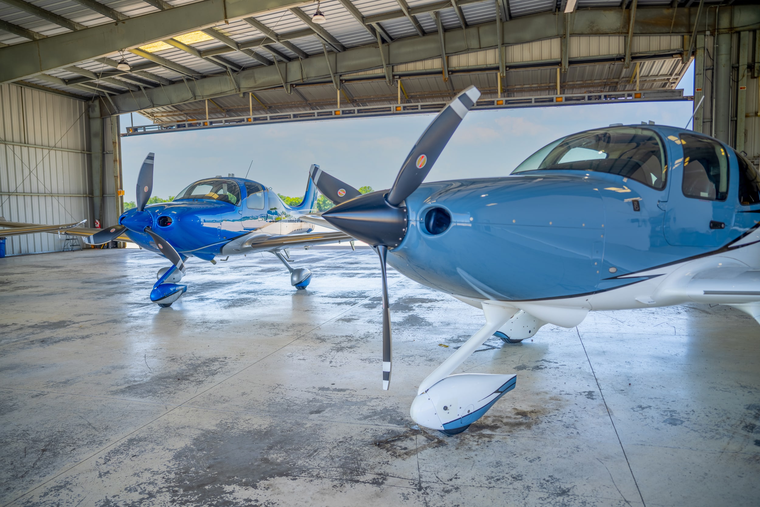 Cirrus SR20 training aircraft in Louisville, KY
