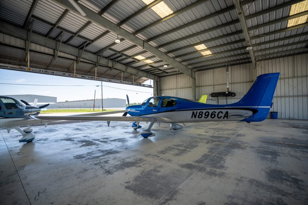 Premium Cirrus aircraft rental in Louisville