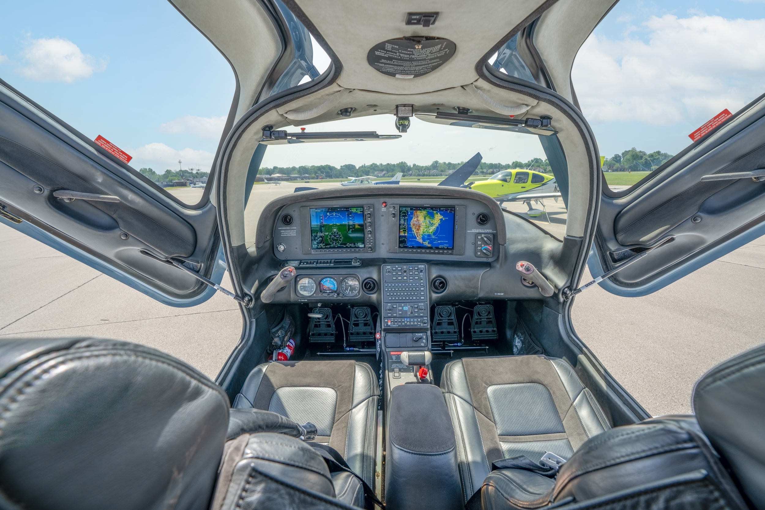 Cirrus Aircraft Rentals in Louisville